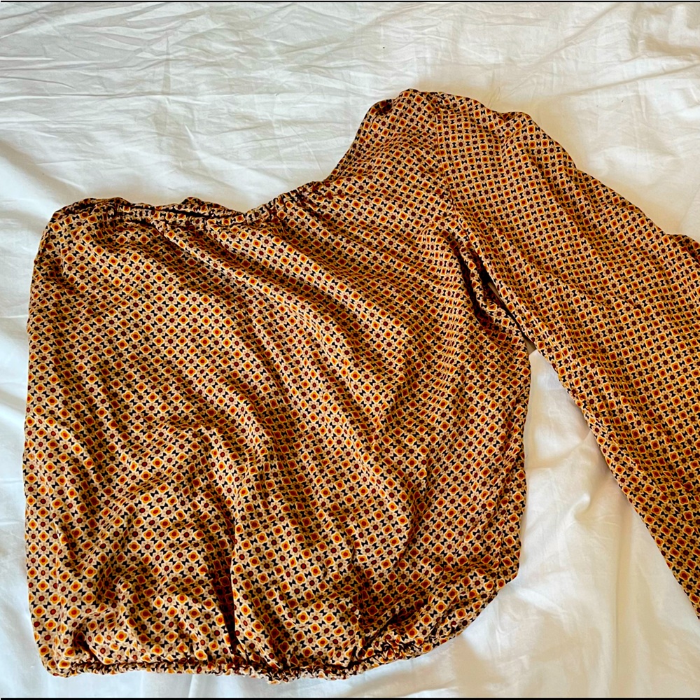Retro one arm bell sleeve top